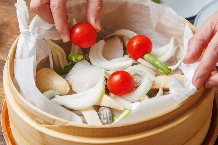 旨みがぎゅっ。簡単せいろレシピ「春野菜と魚介のアクアパッツァ」_画像09