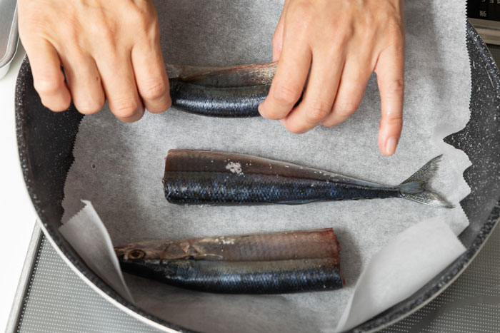 フライパンで簡単「さんまの塩焼き」_画像04