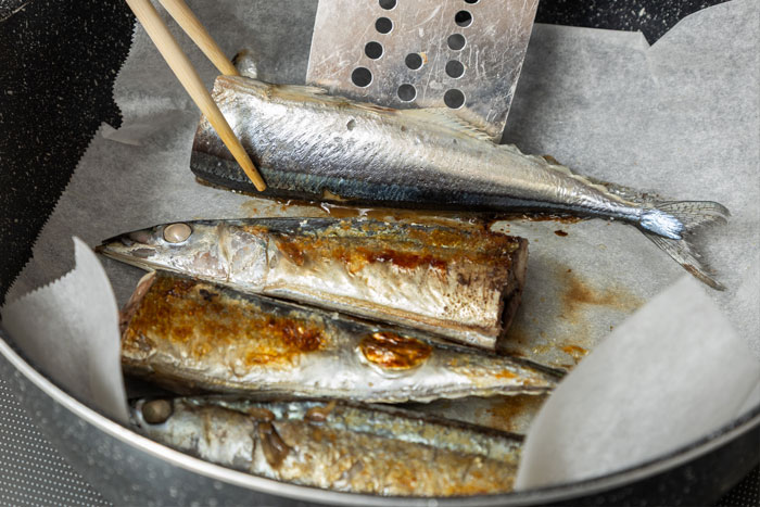 フライパンで簡単「さんまの塩焼き」_画像04