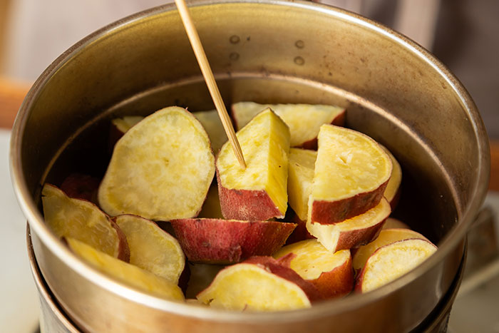 豆乳ホワイトソースが決め手、さつまいもと玉ねぎのシンプルなグラタンレシピ_画像06