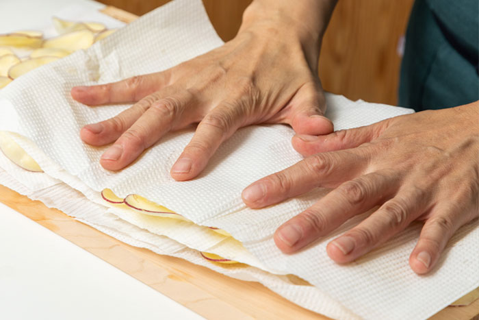 パリパリ食感がクセになる！「さつまいもチップス」_画像04