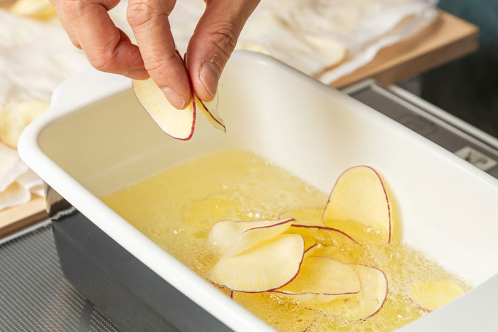 パリパリ食感がクセになる！「さつまいもチップス」_画像04