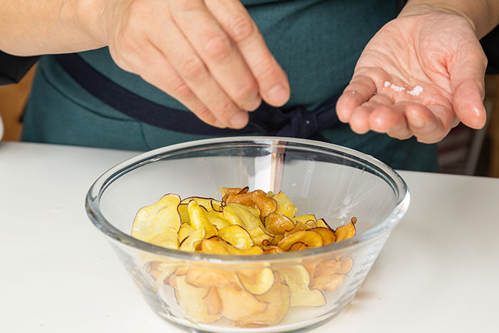 パリパリ食感がクセになる！「さつまいもチップス」_画像04