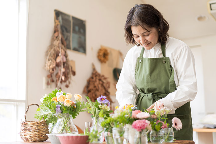 【初心者向け】花屋さん直伝！「花束の飾り方と長持ちさせるコツ」_画像02