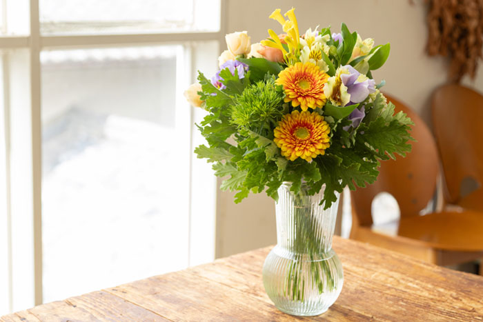 【初心者向け】花屋さん直伝！「花束の飾り方と長持ちさせるコツ」_画像03