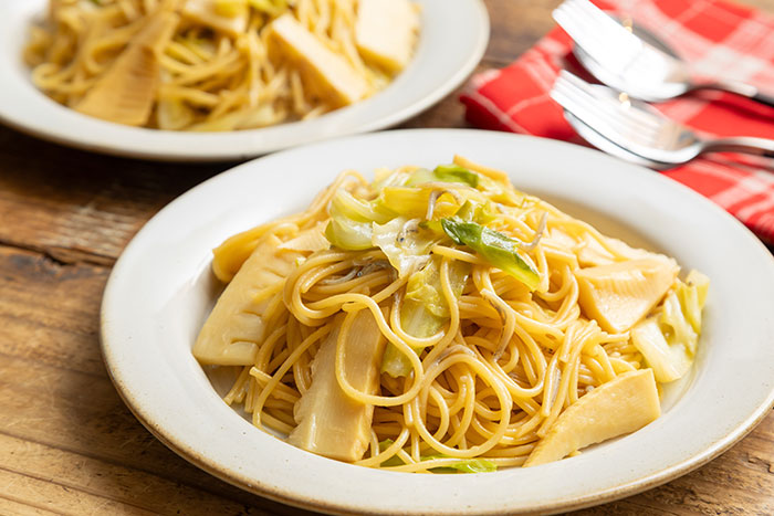 だしの旨みたっぷり！「春野菜としらすの和風ワンパンパスタ」レシピ_画像12