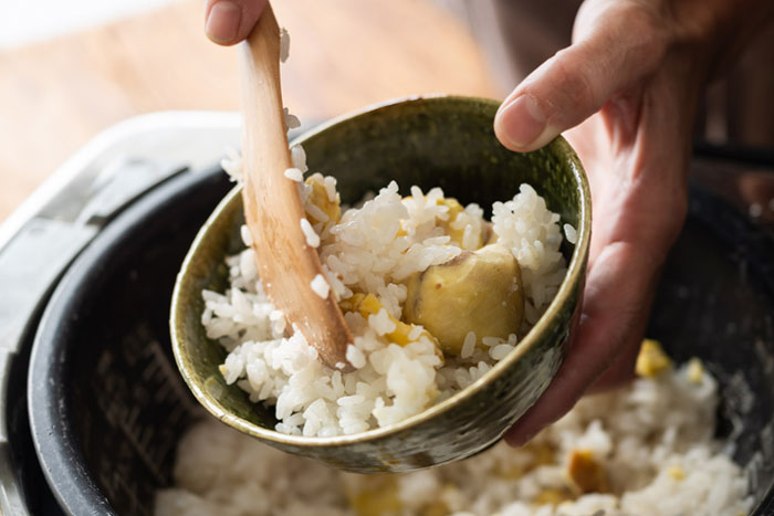 やさしい塩味で栗の甘みを引き立てる。基本の「栗ごはん」レシピ_画像06