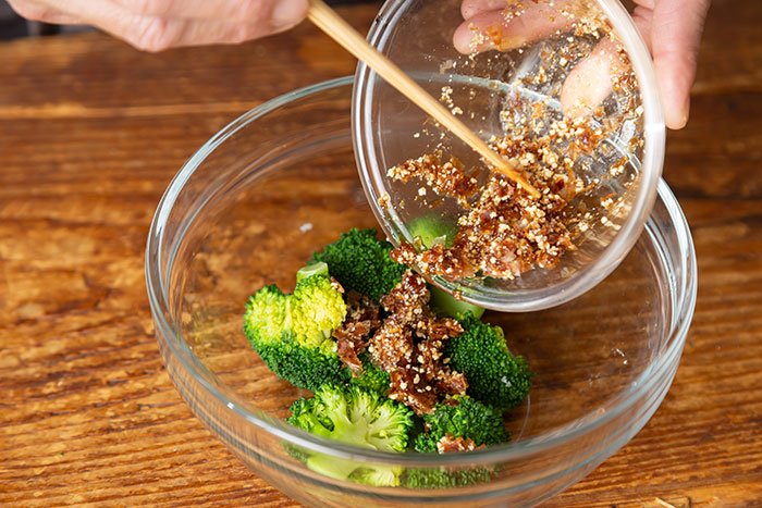 ブロッコリーを味わい尽くす！5分で完成「おかかチーズ和え」と、茎がおいしい「本格ナムル」_画像06