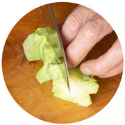 【初心者向け】花屋さん直伝！「花束の飾り方と長持ちさせるコツ」_はさみの画像