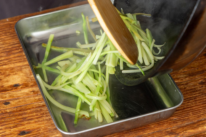 ブロッコリーを味わい尽くす！5分で完成「おかかチーズ和え」と、茎がおいしい「本格ナムル」_画像06