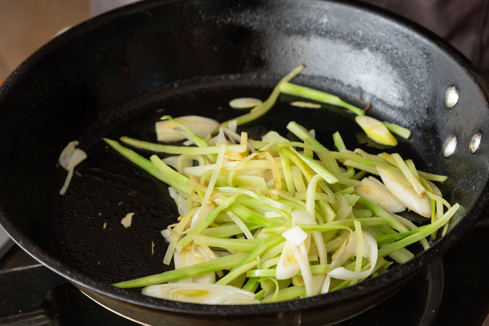 ブロッコリーを味わい尽くす！5分で完成「おかかチーズ和え」と、茎がおいしい「本格ナムル」_画像06