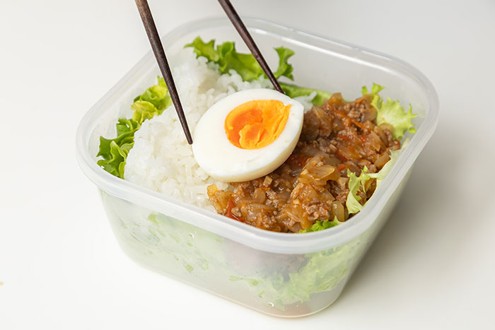 夕食で多めに作って朝楽々！「キーマカレー弁当」と彩りピクルス_画像04