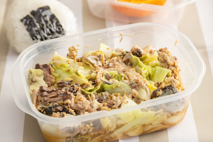 朝ラク！レンジでお弁当おかず「さば缶とキャベツのレンジ蒸し」レシピ_画像01