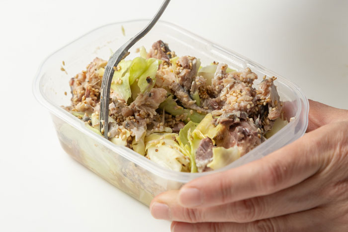 朝ラク！レンジでお弁当おかず「さば缶とキャベツのレンジ蒸し」レシピ_画像04