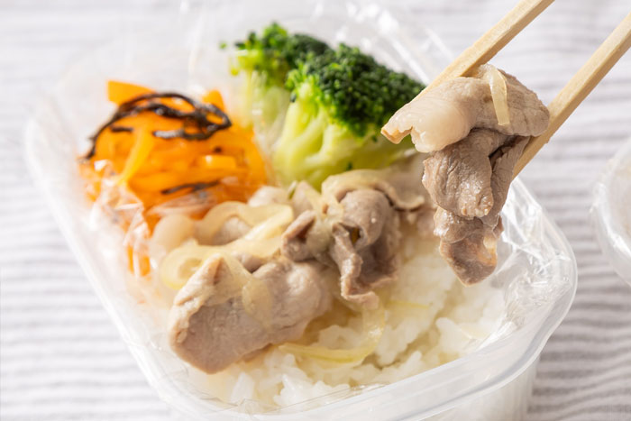 10分で完成!味付け簡単「めんつゆ豚丼」レシピ お弁当にも_画像01