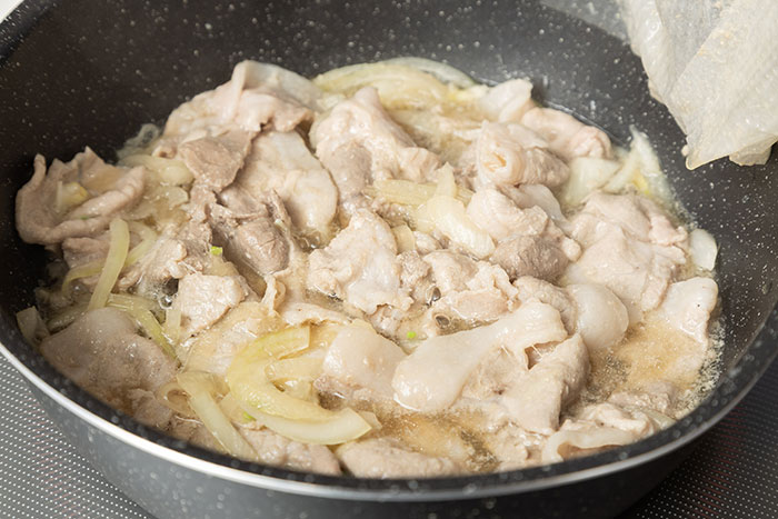 10分で完成!味付け簡単「めんつゆ豚丼」レシピ お弁当にも_画像04