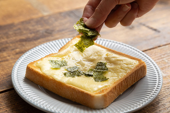 とろけるスライスチーズのお手軽レシピ2種。「さばチーピーマン」と「海苔チートースト」_画像12