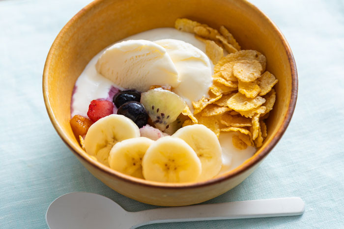 水切りヨーグルトで簡単！「グリークヨーグルトのカフェ風ボウル」_画像01