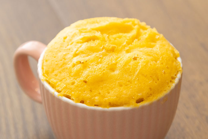 レンジで約1分！ホケミ×人参ジュースで卵なしの「マグカップ蒸しパン」_画像02