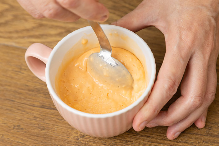 レンジで約1分！ホケミ×人参ジュースで卵なしの「マグカップ蒸しパン」_画像04