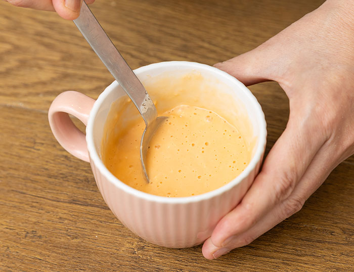 レンジで約1分！ホケミ×人参ジュースで卵なしの「マグカップ蒸しパン」_画像04
